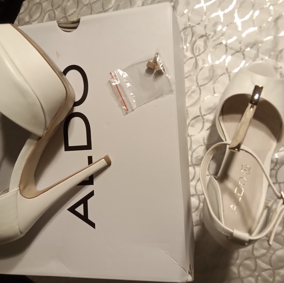 ⭐️ ⭐️ Aldo Beautiful leather  open toe platform heels - Picture 5 of 6